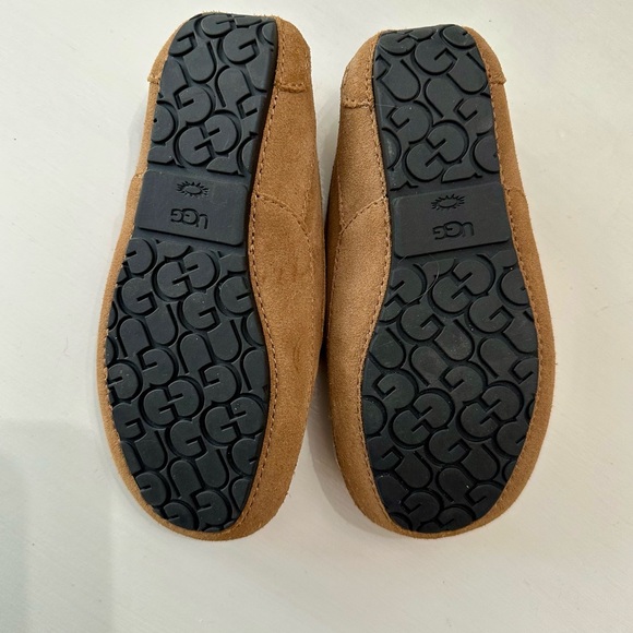 UGG children’s Ascot Slippers - Picture 4 of 5